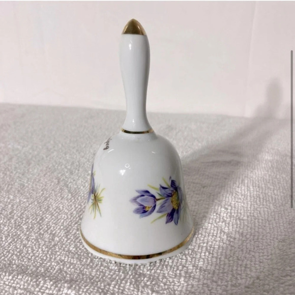 Vintage White Purple Flower With Gold Trim Winnipeg  Ceramic Souvenir Bell - Picture 3 of 10